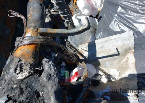 2001 Toyota Camry Ce z USA, uszkodzony, nr VIN 4T1BG22K51U869231